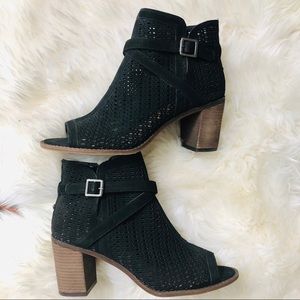 Vince Camuto Open Toe